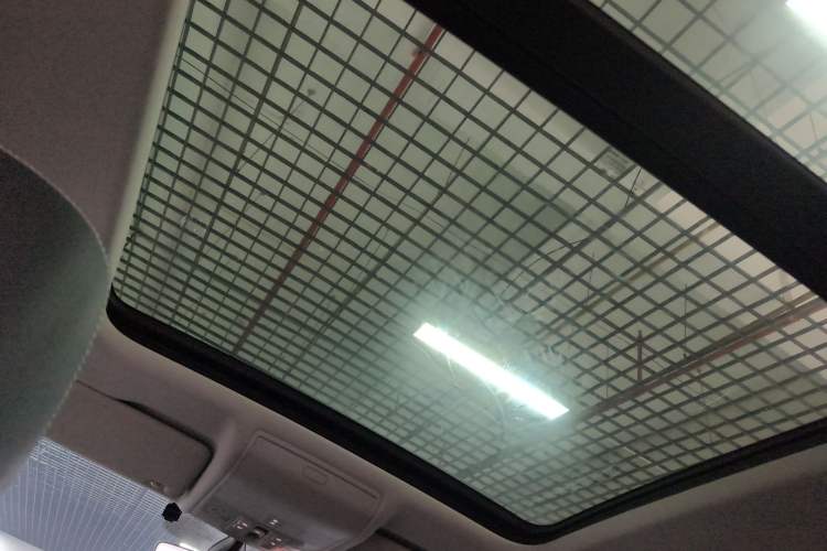 Used Volkswagen Tiguan L 2020 330TSI Automatic Two-Wheel Drive Smart Luxury Edition China VI Standard Headliner