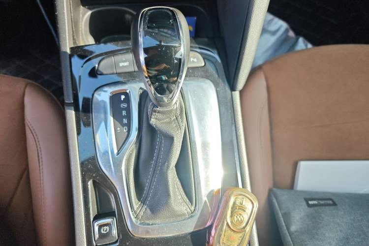 Used Buick Regal 2019 20T Elite Version China VI Standard Gear Lever