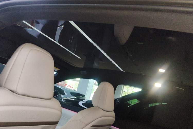 Used ONVO L60 2024 60 kWh Rear-Drive Version Headliner