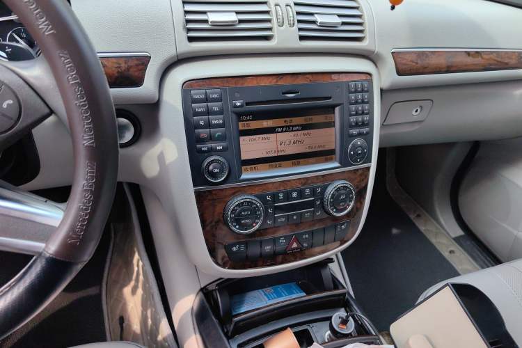 Used Mercedes-Benz R-Class 2010 R 350 L 4MATIC Grand Edition
