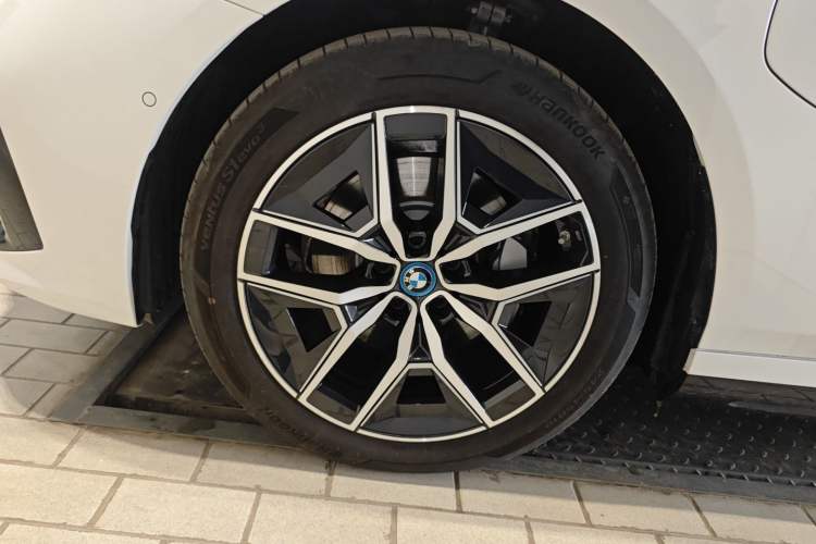 Used BMW i5 2024 eDrive 35L M Sport Package Exterior 4