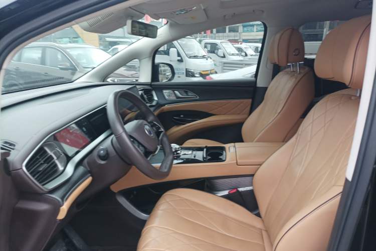 Used Denza D9 2024 DM-i 980 Four-Wheel Drive Prestige Model
