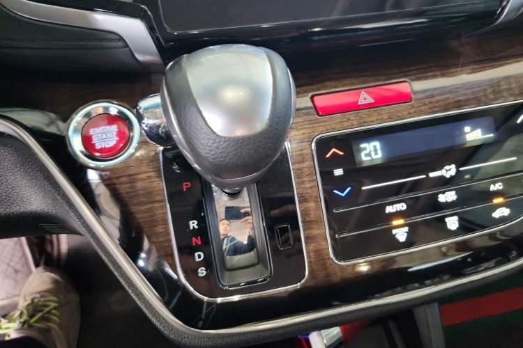 Used Honda Odyssey 2015 Updated Version 2.4L Smart Edition Gear Lever