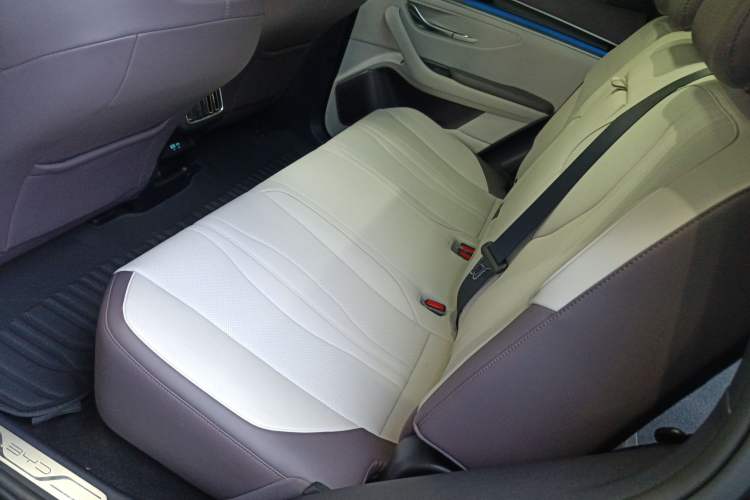 Used BYD Song PLUS New Energy 2025 DM-i 160KM Flagship Model Left Rear Seat