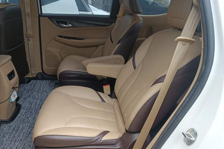 Used Baojun 730 2017 1.8L iAMT Prestige Version 7 Seats