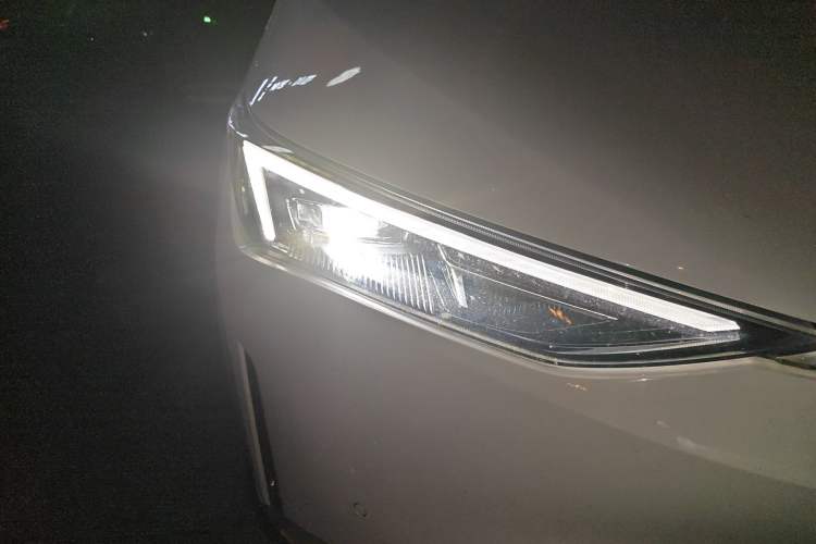 Used Hycan Z03 2022 510 km Range Trendy Cool Version 160 kW 61.13 kWh Right Front Headlight