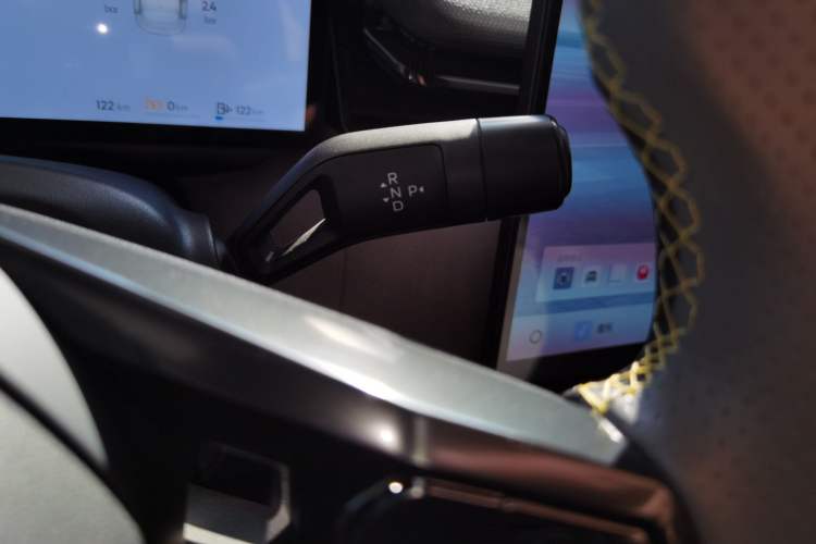 Used Lynk & Co 08 EM-P 2025 220 km All-Wheel-Drive Performance Halo
