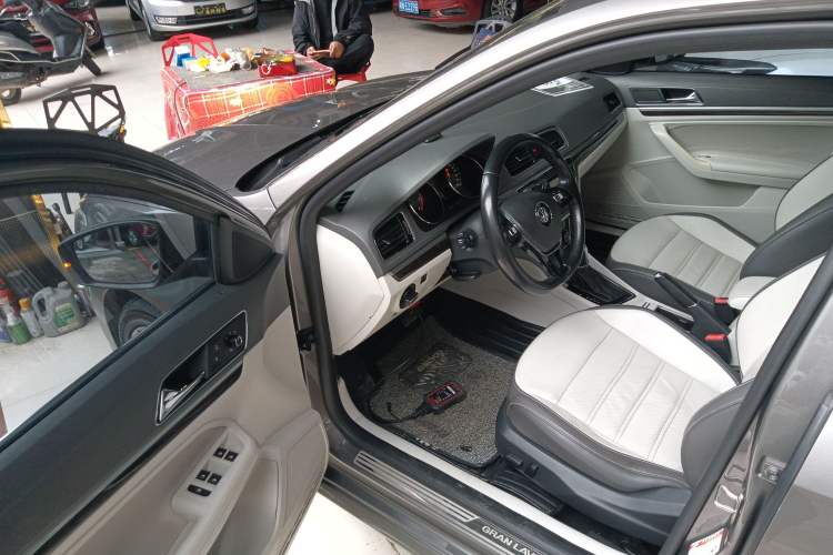 Used Volkswagen Gran Lavida 2015 230TSI DSG Luxury Edition Driver Seat