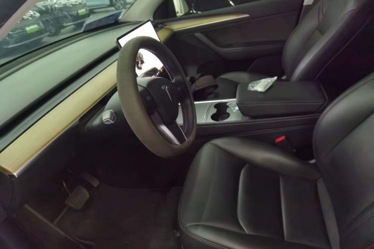 Used Tesla Model Y 2021 Long-Range All-Wheel-Drive Version
