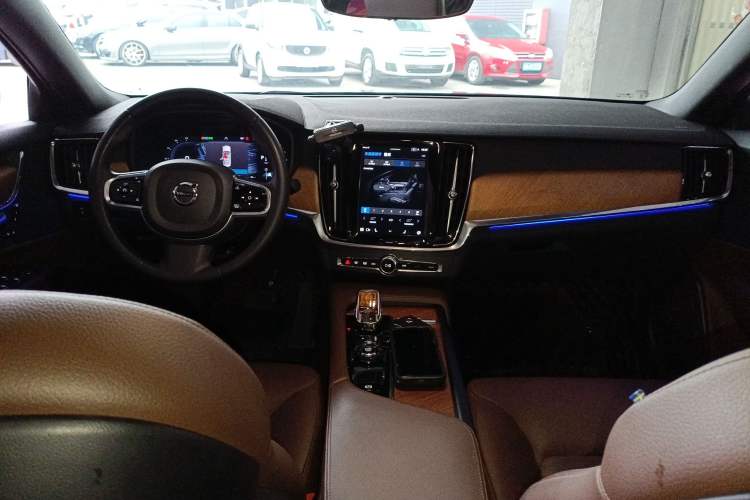 Used Volvo S90 2024 B5 Zhiyi Luxury Edition
