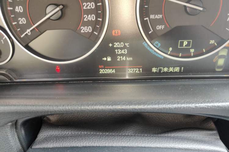 Used BMW 3 Series 2014 328i M Sport Edition Odometer Close Up