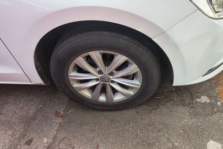 Used Volkswagen Bora 2016 1.6L Automatic Fashion Model Right Front Wheel Hub