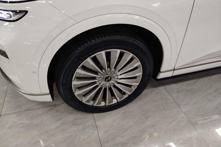 Used ONVO Luxeed L90 2025 Model—Max Six-Seater Version