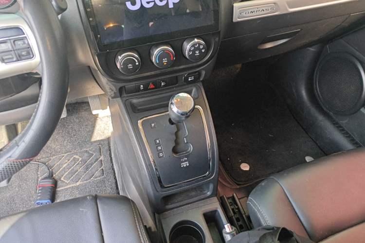 Used Jeep Compass (Import) 2015 2.0L two-wheel drive sport version