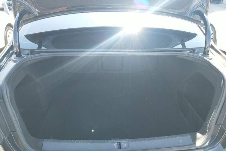 Used Volkswagen Magotan 2015 1.8TSI Prestige Model Trunk