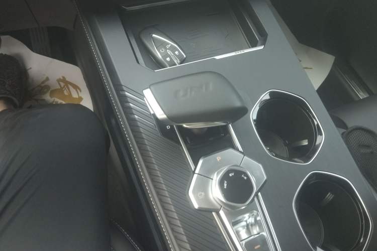 Used Changan UNI-K iDD 2024 ZhiDian iDD 1.5T 135km Smart Leading Model