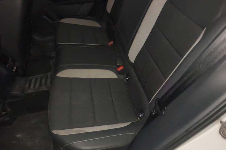 Used Volkswagen T-ROC 2019 230TSI DSG Two-Wheel-Drive Advanced Version China VI Standard Left Rear Seat