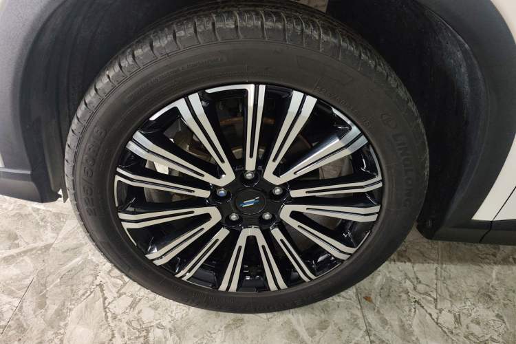 Used CHANGAN OSHAN X5 2021 1.5T DCT Prestige Edition Left Front Wheel Hub