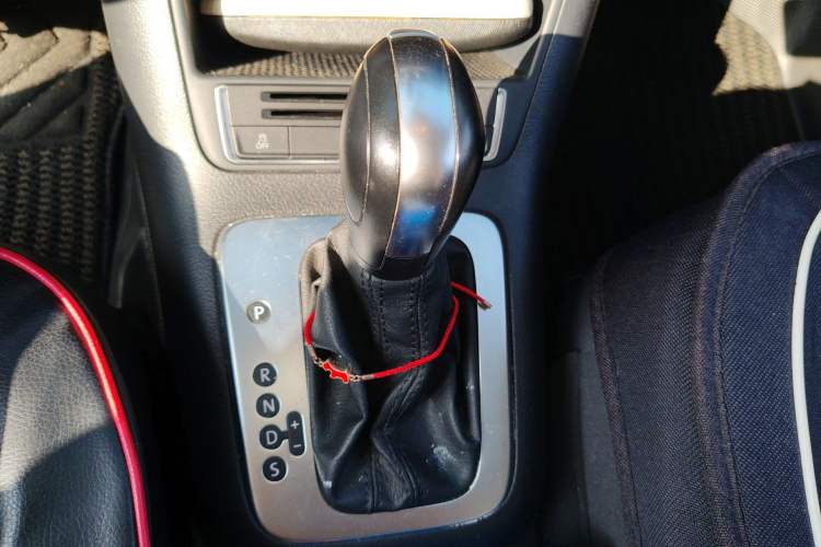 Used Volkswagen Tiguan 2017 300TSI Automatic Two-Wheel Drive Silk Road Luxury Edition Gear Lever