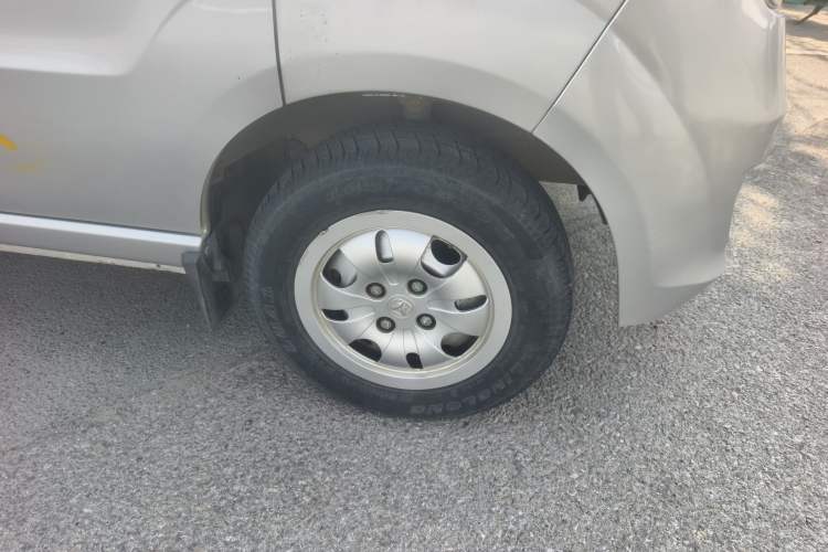 Used BAIC Weiwang 205 2013 1.0L Xingye version Right Front Wheel Hub