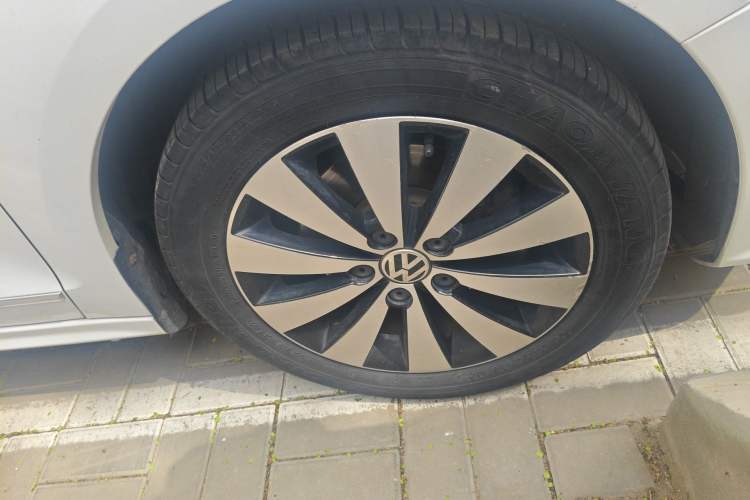 Used Volkswagen Sagitar 2018 180TSI DSG Prestige Edition Right Front Wheel Hub