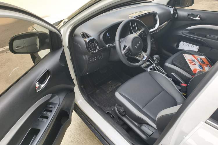 Used Kia kx1 Stonic 2026 Model 1.4L Sunroof Edition
