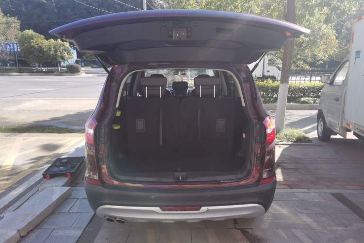 Used SWM X7 2016 1.8L Manual Luxury Edition 7 Seats
