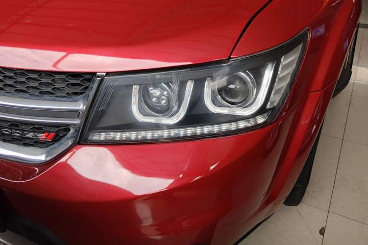 Used Dodge Journey 2013 2.4L Two-Wheel Drive Luxury Version
