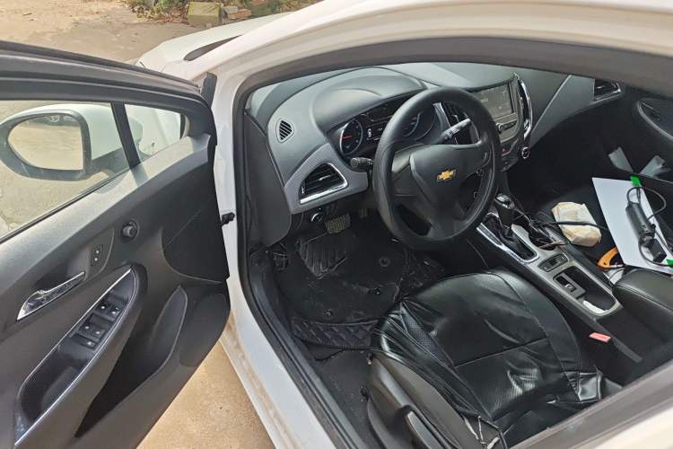 Used Chevrolet Cruze 2017 1.4T Dual-Clutch Pioneer Sunroof Edition Driver Seat