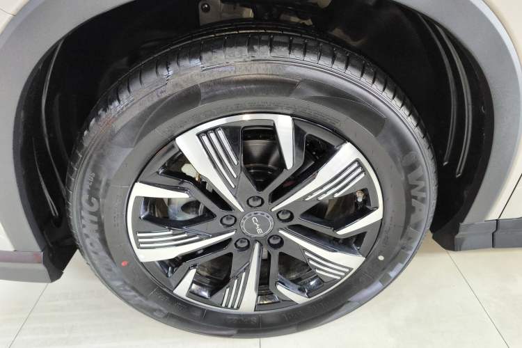 Used BYD Sealion 05 DM-i 2025 DM-i Intelligent Driving 75KM Prestige Model Left Front Wheel Hub