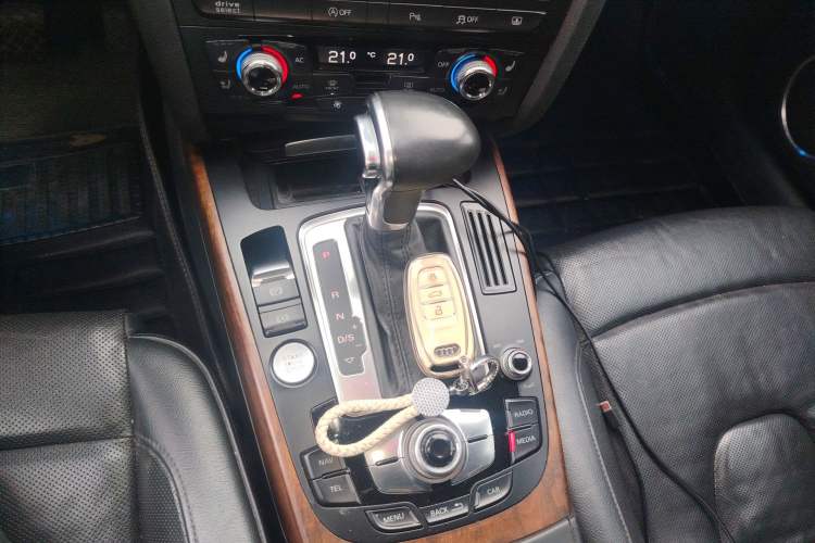 Used Audi A4L 2013 50 TFSI quattro flagship model
