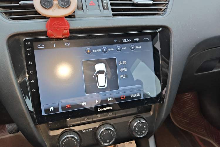 Used Skoda Octavia 2018 1.6L Manual Standard Edition Audio And AC Panel