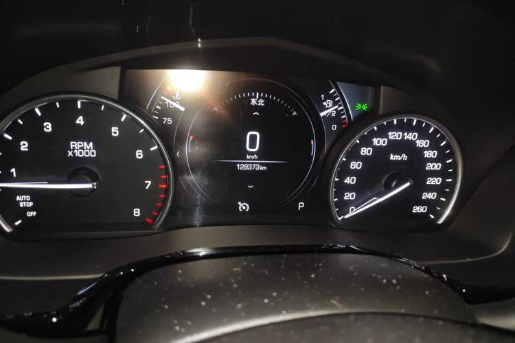 Used Cadillac XT5 2018 25T Luxury Model Odometer Close Up