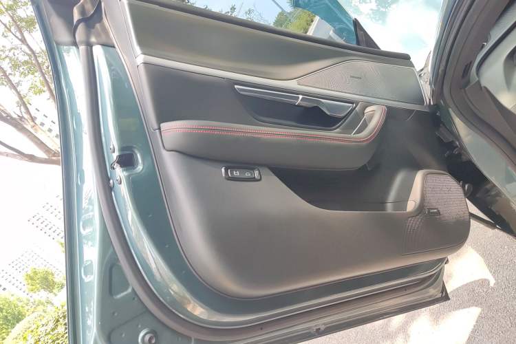 Used XPeng P7 2023 P7i 610 Pengyi Performance Edition Left Front Door Interior