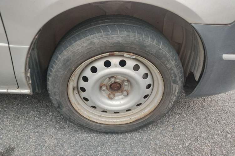 Used Dongfeng Shuaike 2011 1.6L Manual Commercial 5-Seater Right Front Wheel Hub