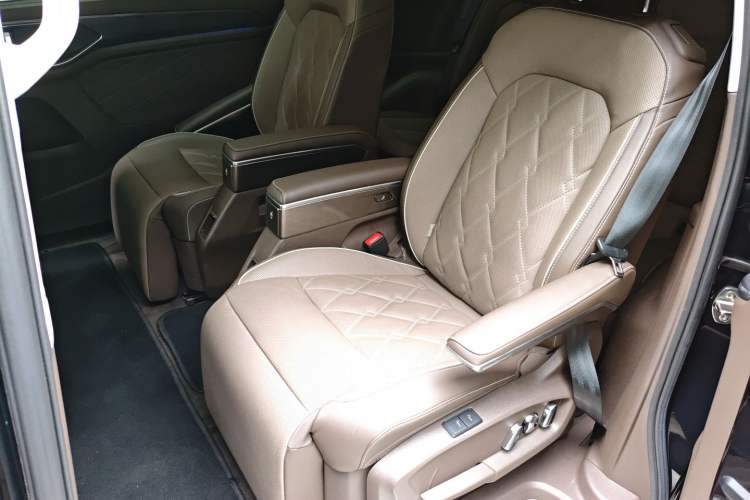 Used Volkswagen Viloran 2022 380TSI Prestige Edition
