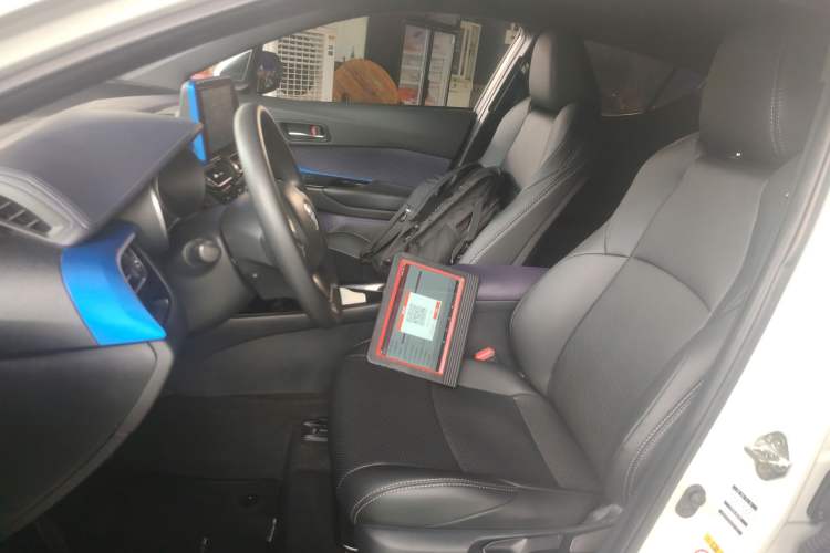 Used Toyota C-HR 2018 2.0L Leading with Sunroof China VI Standard
