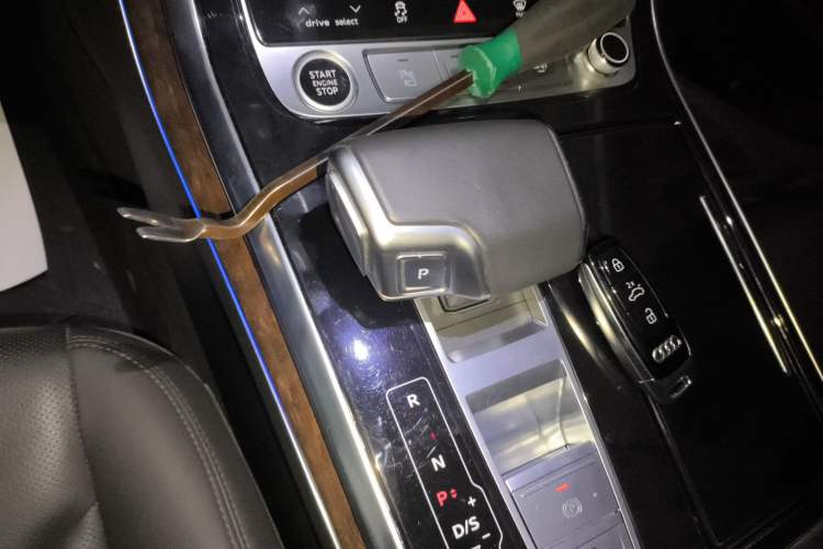 Used Audi Q7 2022 55 TFSI quattro S line Sport model
