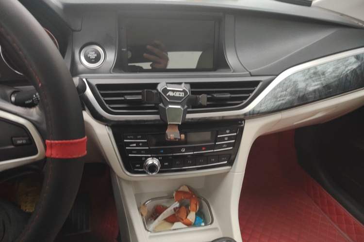 Used Soueast V5 Lingzhi 2017 1.5L Manual New Elite Model Audio And AC Panel