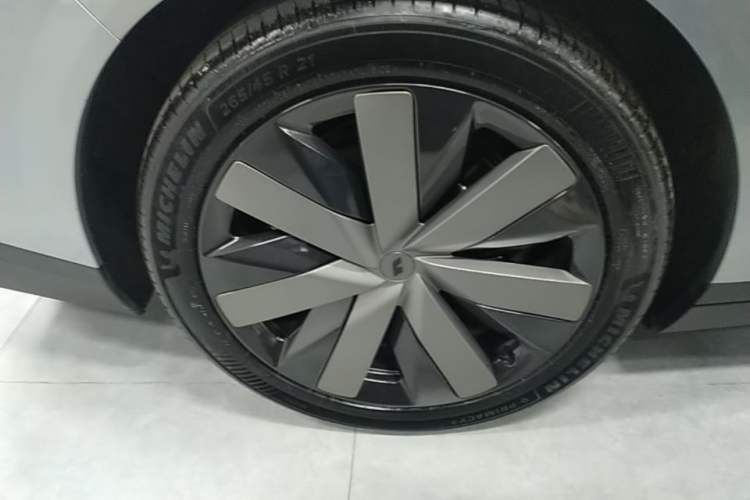 Used Li Auto i8 2025 Model Standard Version
