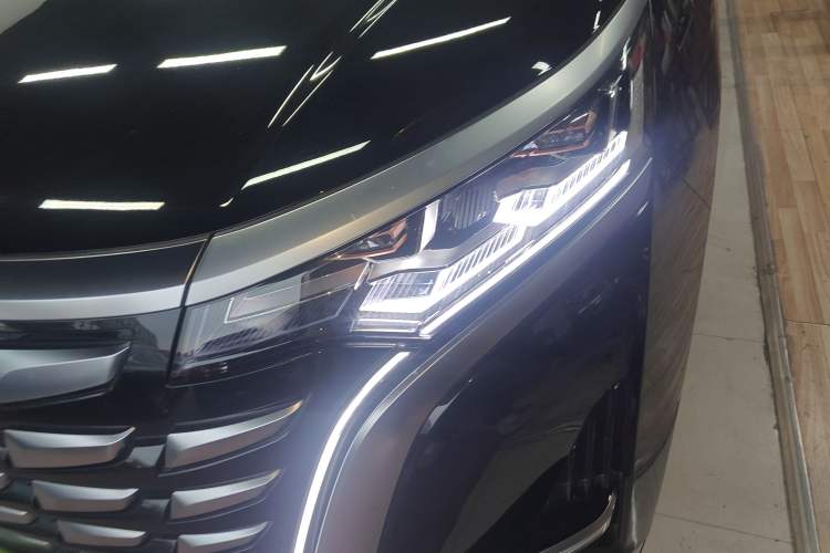 Used Denza D9 2022 DM-i 970 Four-Wheel Drive Flagship Model
