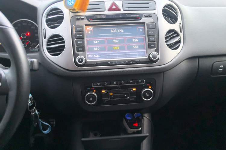 Used Volkswagen Tiguan 2012 1.8TSI Automatic Two-Wheel Drive Elite Edition Audio And AC Panel