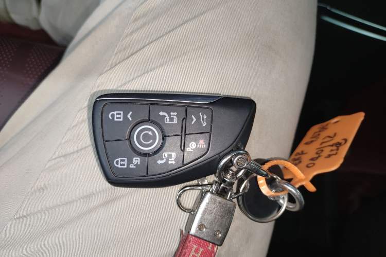 Used Buick Century 2023 2.0T Seven-Seater Yinshi Edition Vehicle Key