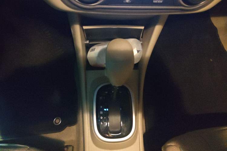 Used Nissan Sylphy 2019 Classic 1.6XE+ CVT SmartConnect Leading Edition Gear Lever