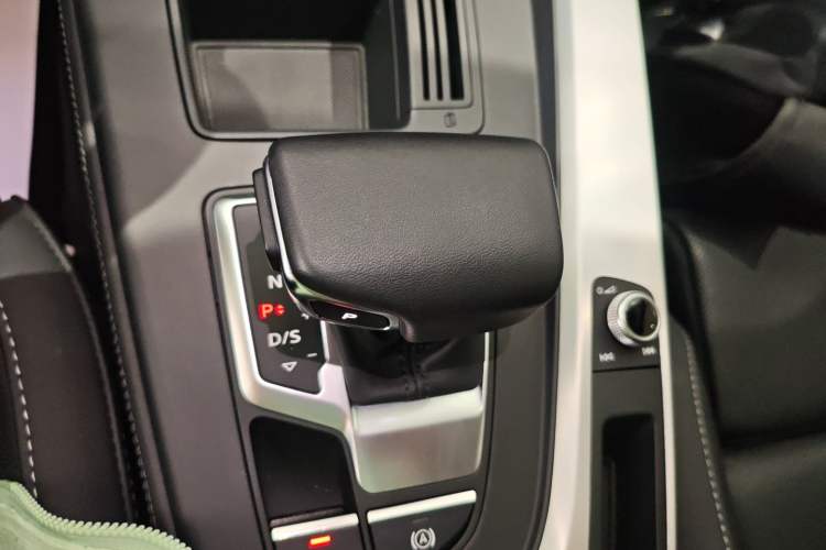 Used Audi A4L 2022 40 TFSI Luxury Dynamic Model
