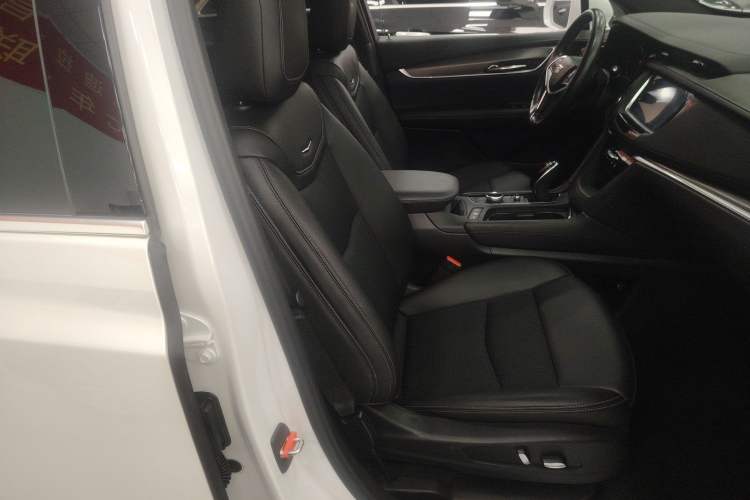 Used Cadillac XT5 2020 28T Tech Edition Right Front Seat