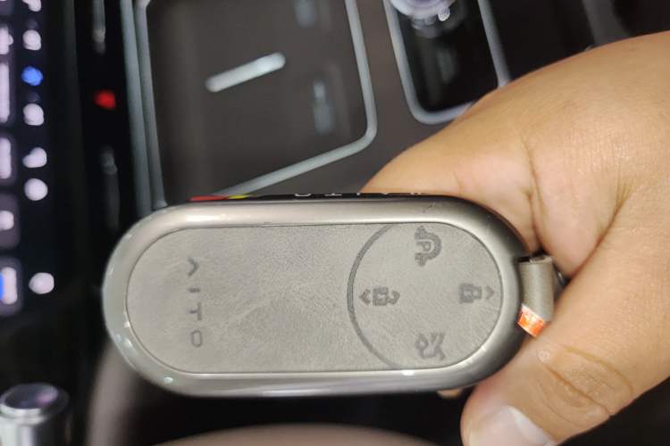 Used Hima AITO M9 2025 Extended-Range Ultra Version 52 kWh 6-Seater Vehicle Key