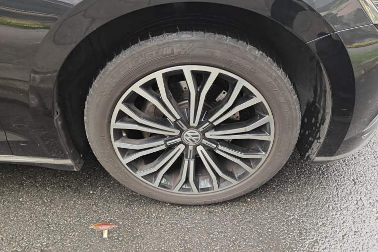 Used Volkswagen Phideon 2019 380TSI Two-Wheel Drive Business Edition China V Standard Exterior 4