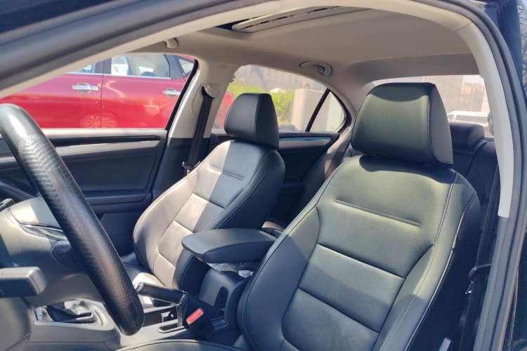 Used Volkswagen Sagitar 2018 180TSI DSG Prestige Edition Left Front Seat