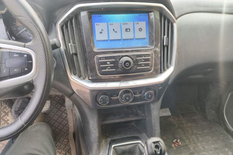 Used JMC Yuhu 7 2020 2.0T Diesel Manual Two-Wheel Drive Comfort Edition Short Wheelbase China VI Standard JX4D20A6L Audio And AC Panel